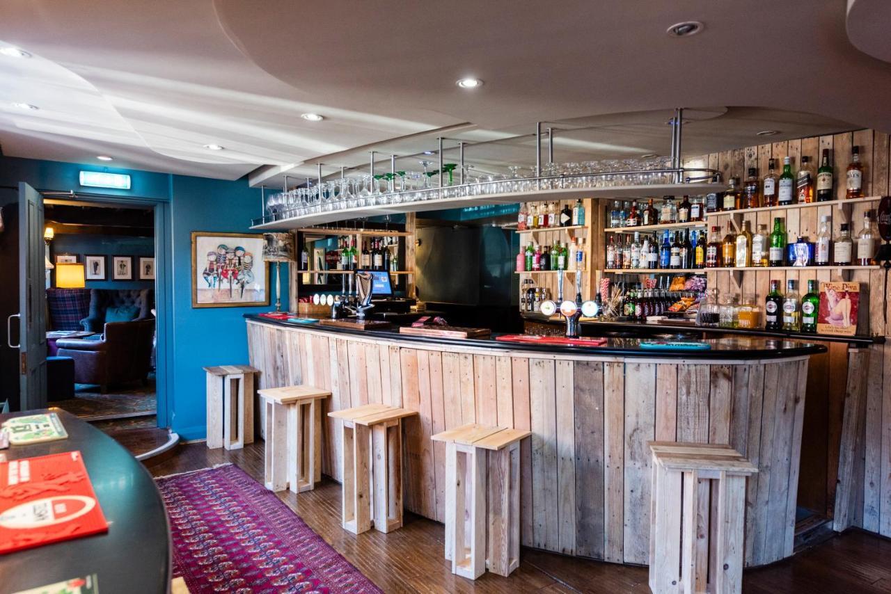The George Inn Окем Екстериор снимка