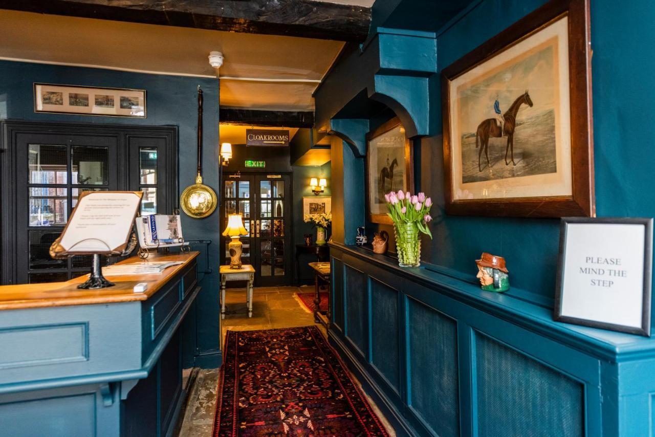The George Inn Окем Екстериор снимка