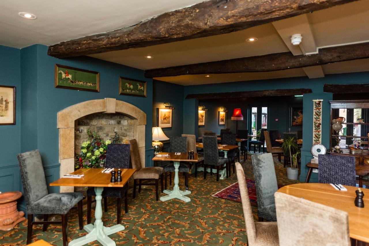The George Inn Окем Екстериор снимка