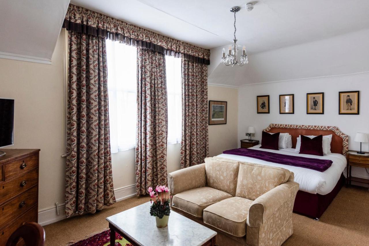 The George Inn Окем Екстериор снимка