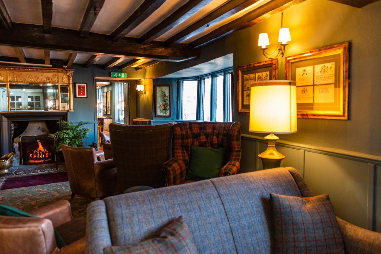 The George Inn Окем Екстериор снимка