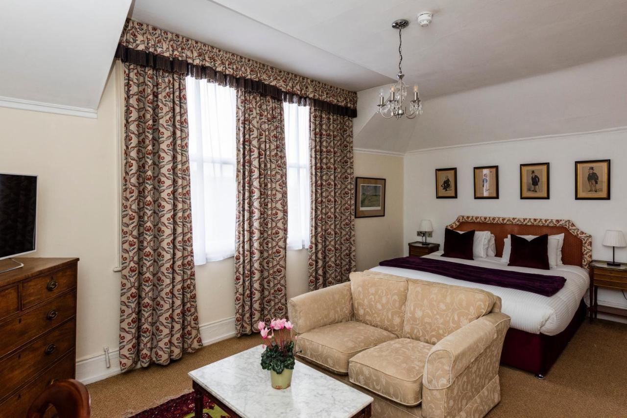 The George Inn Окем Екстериор снимка