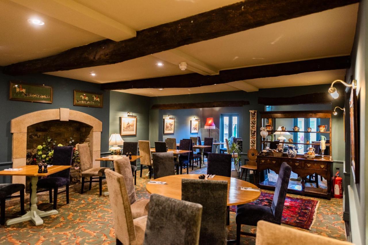 The George Inn Окем Екстериор снимка