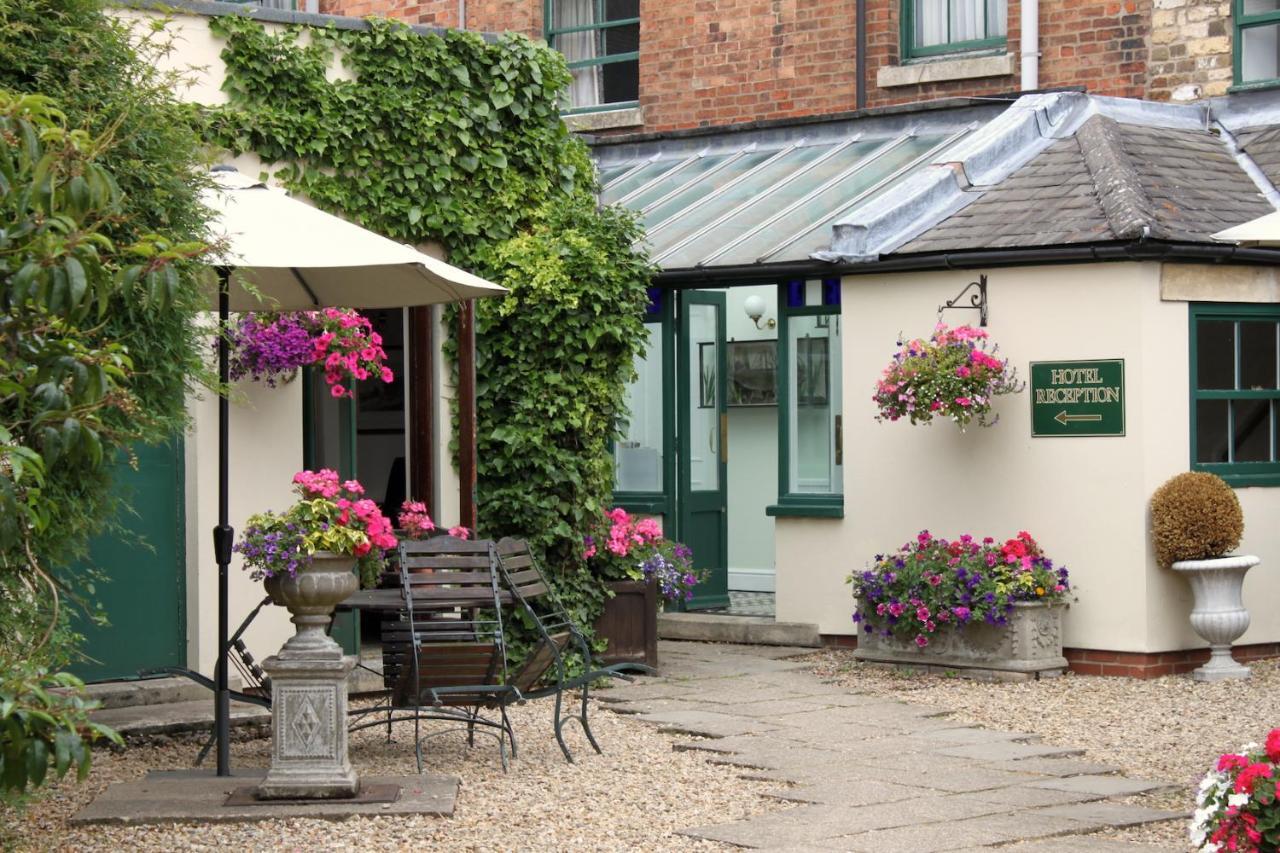 The George Inn Окем Екстериор снимка
